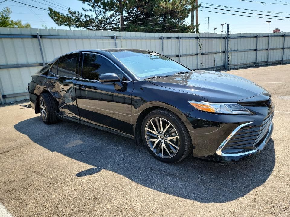 2024 TOYOTA CAMRY XLE 4