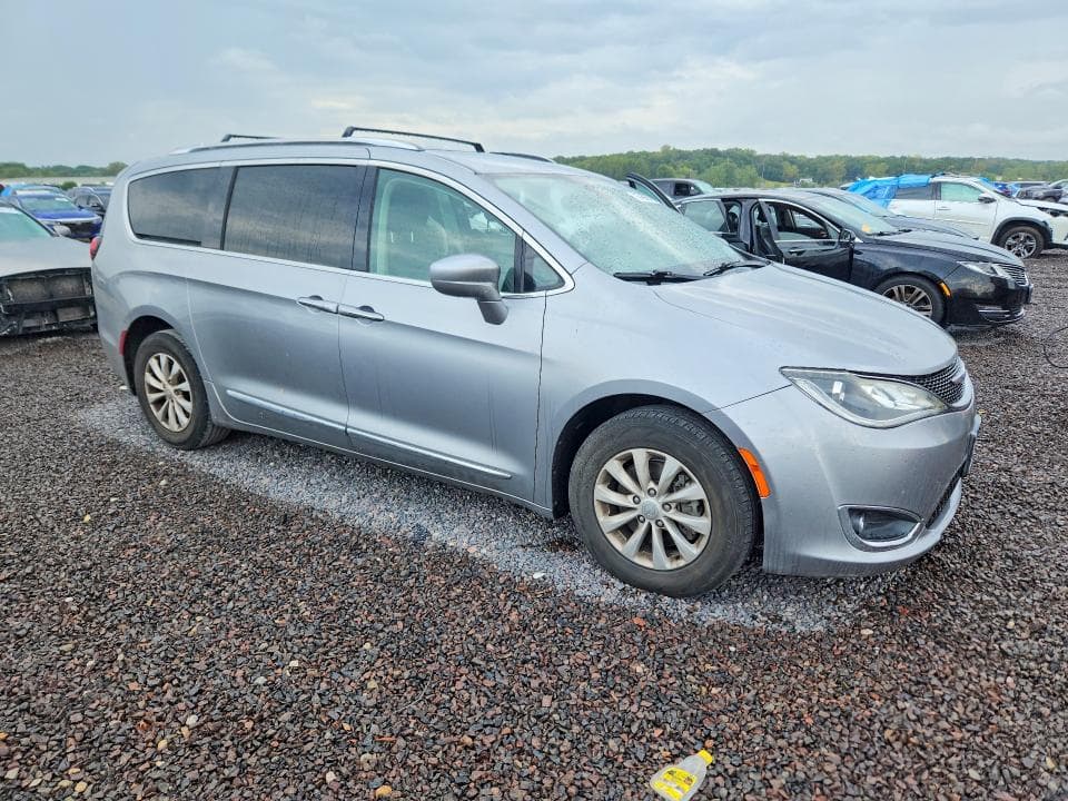 2020 CHRYSLER PACIFICA TOURING L 4