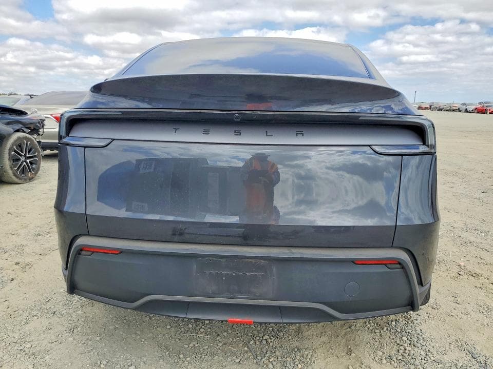 2026 TESLA MODEL Y 6