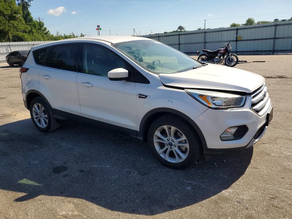 2017 FORD ESCAPE SE 4