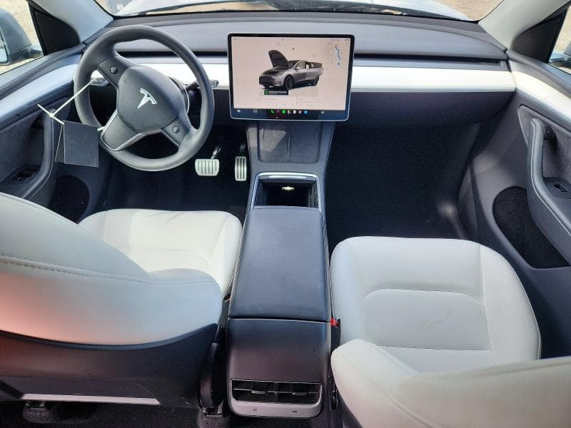 2025 TESLA MODEL Y 8