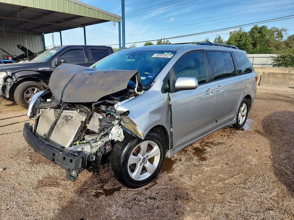 2020 TOYOTA SIENNA LE