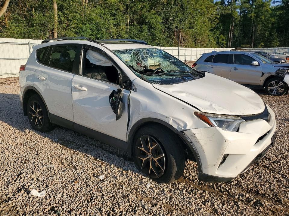 2017 TOYOTA RAV4 SE 4