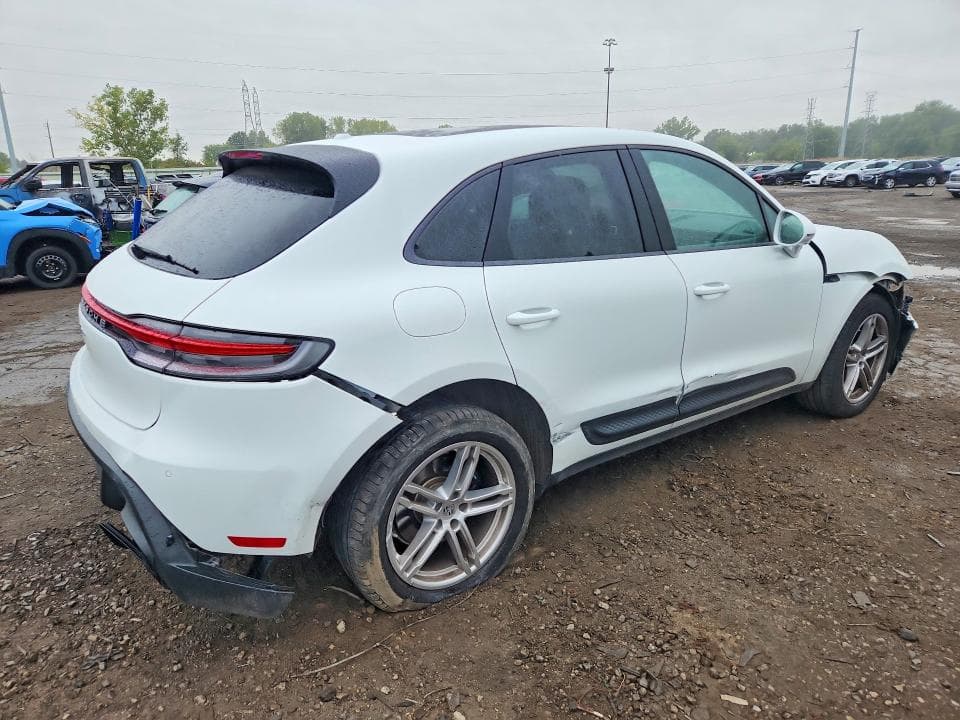 2025 PORSCHE MACAN BASE 3