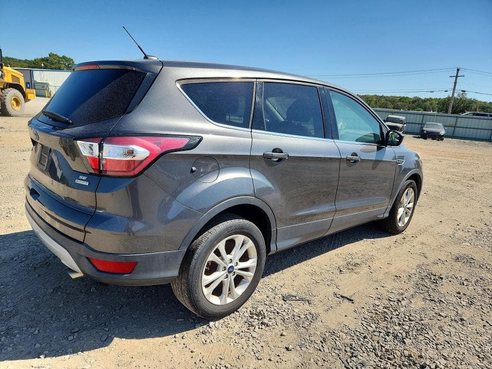 2017 FORD ESCAPE SE 3