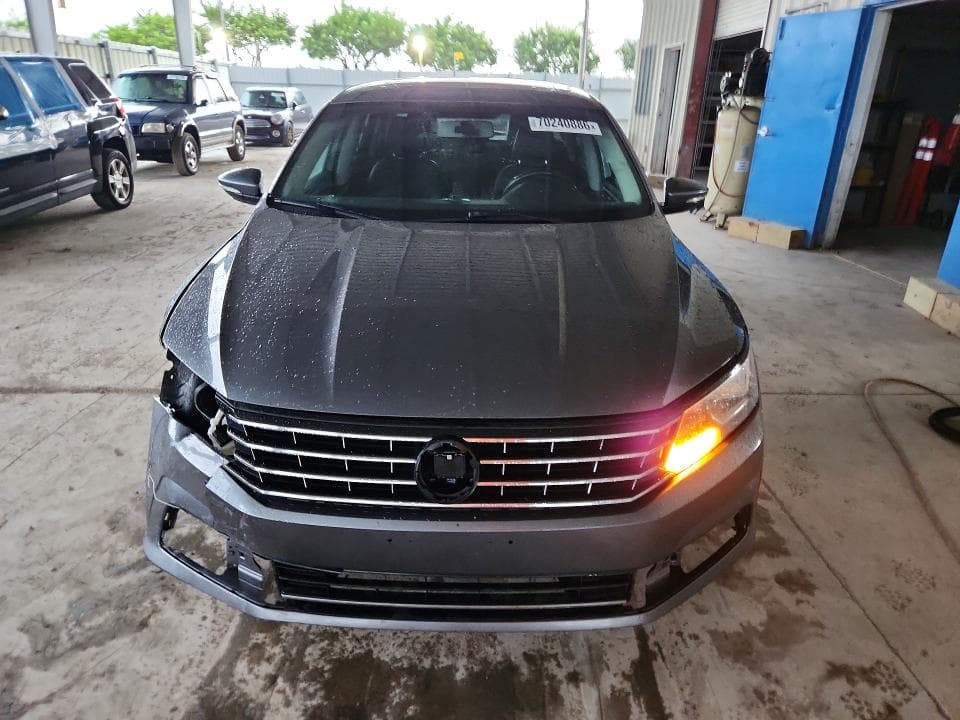 2017 VOLKSWAGEN PASSAT SE 5