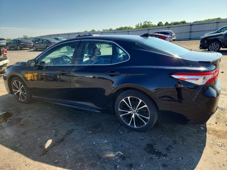2020 TOYOTA CAMRY SE 2