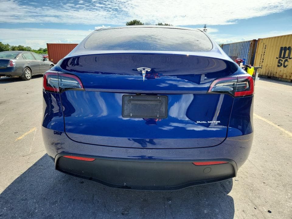 2024 TESLA MODEL Y 6