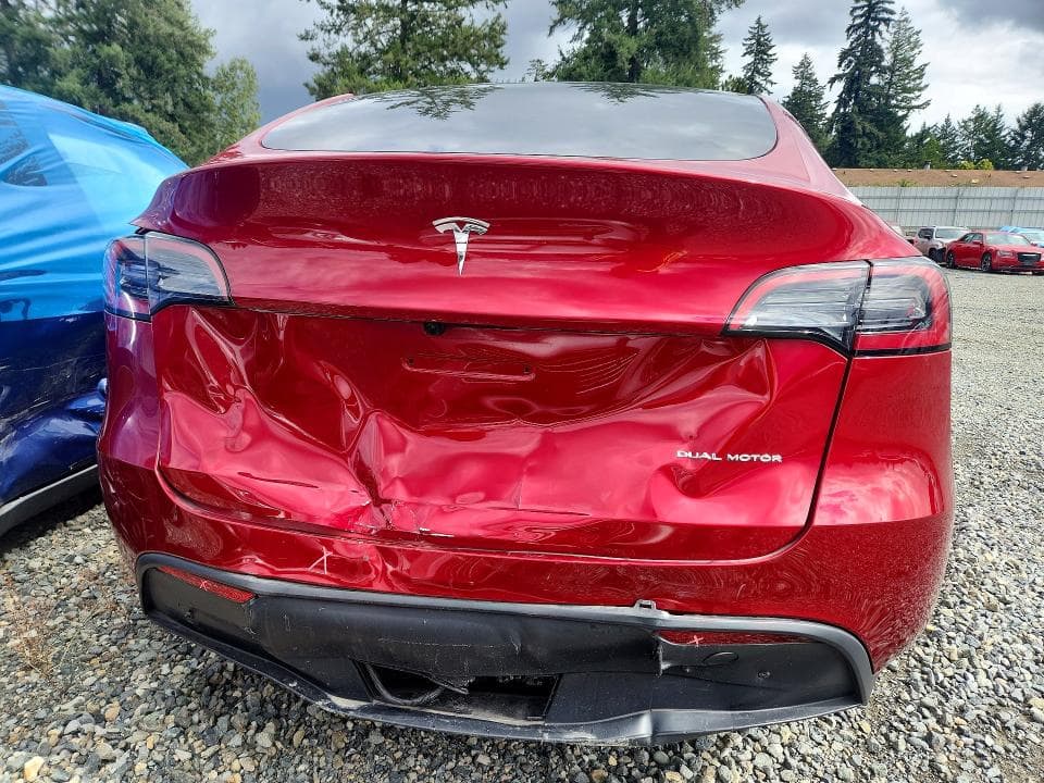 2025 TESLA MODEL Y 6