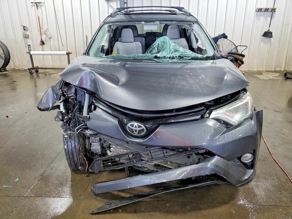 2017 TOYOTA RAV4 XLE 5