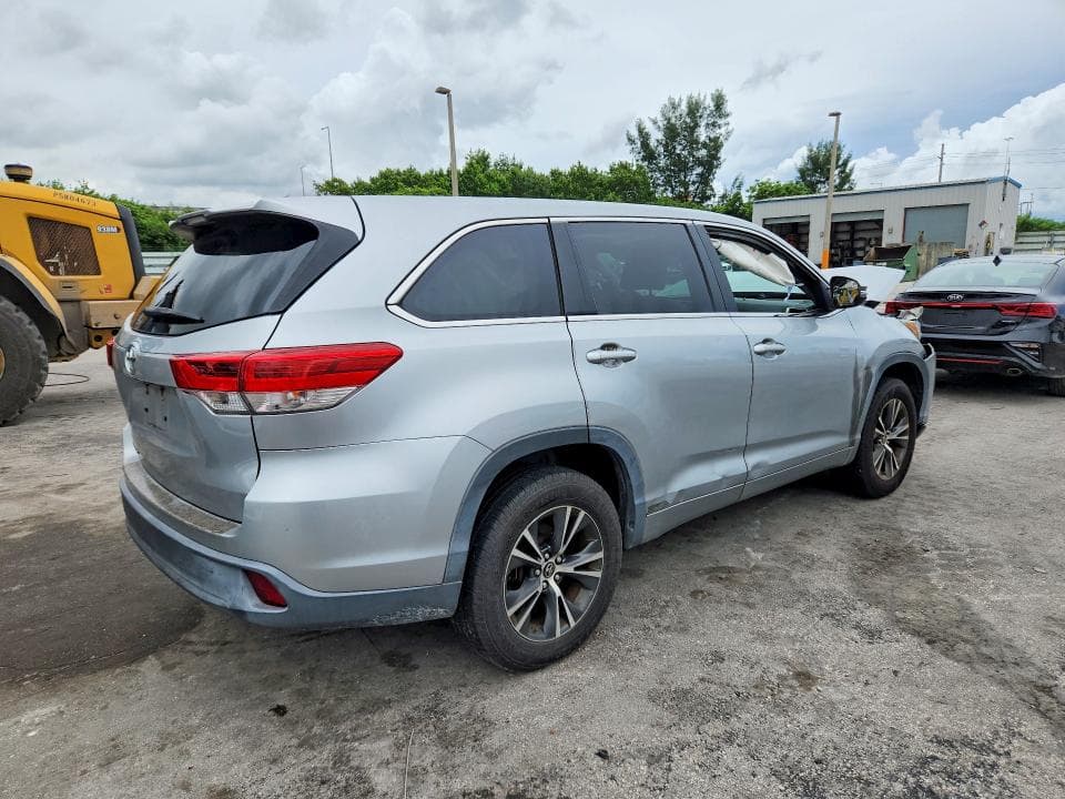 2017 TOYOTA HIGHLANDER LE 3