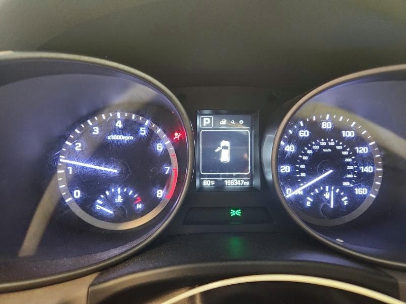 2017 HYUNDAI SANTA FE SE 9