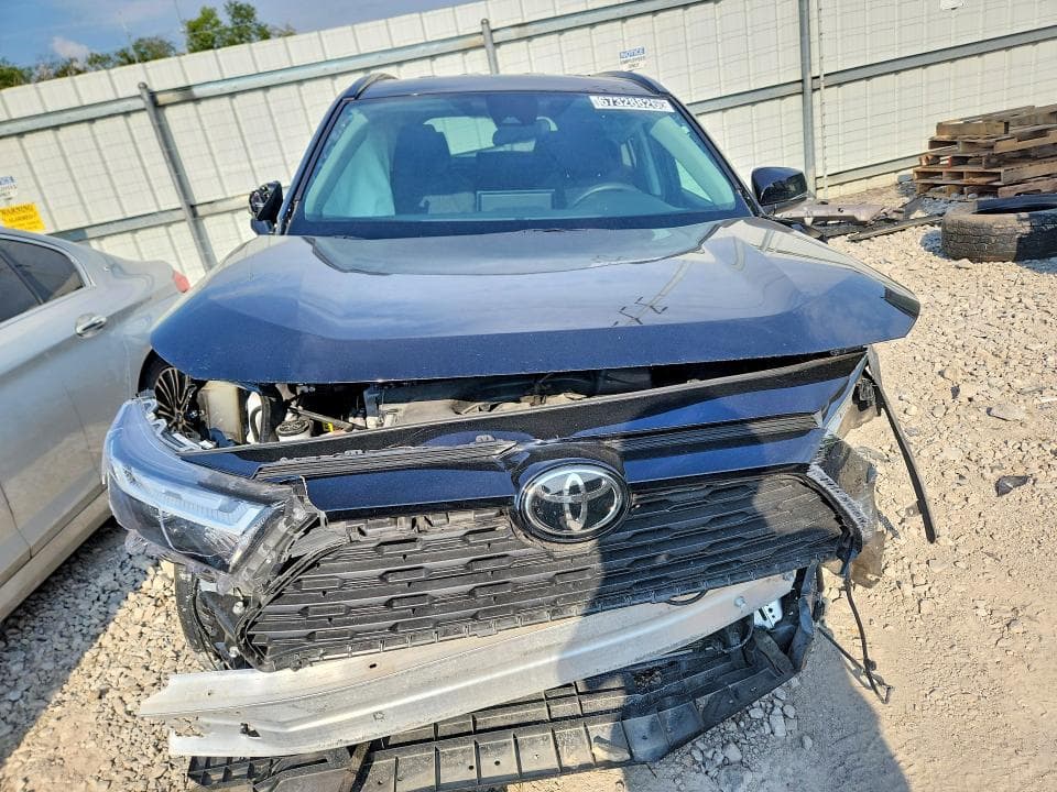 2025 TOYOTA RAV4 XLE 5