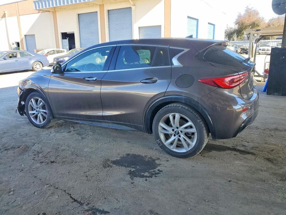 2018 INFINITI QX30 BASE 2