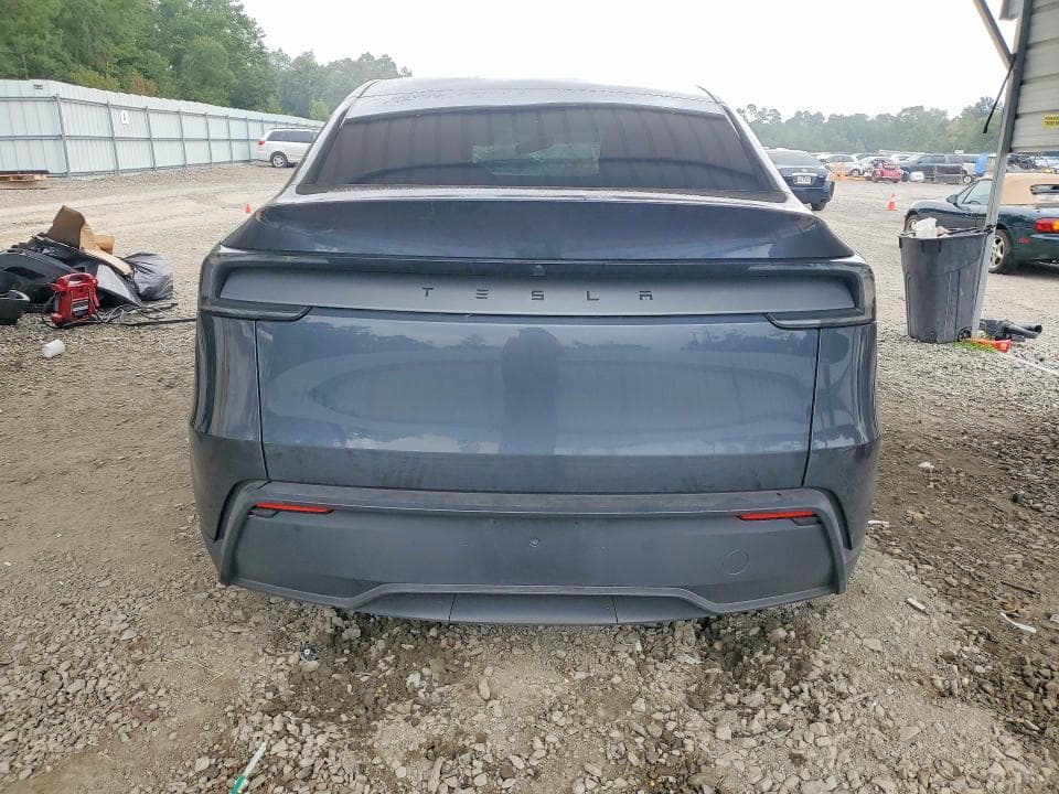 2026 TESLA MODEL Y 6