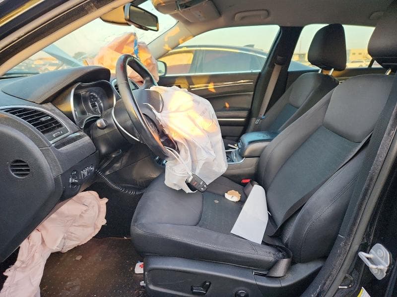 2019 CHRYSLER 300 7