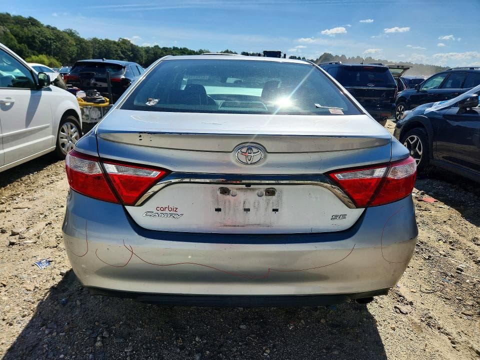 2017 TOYOTA CAMRY SE 6
