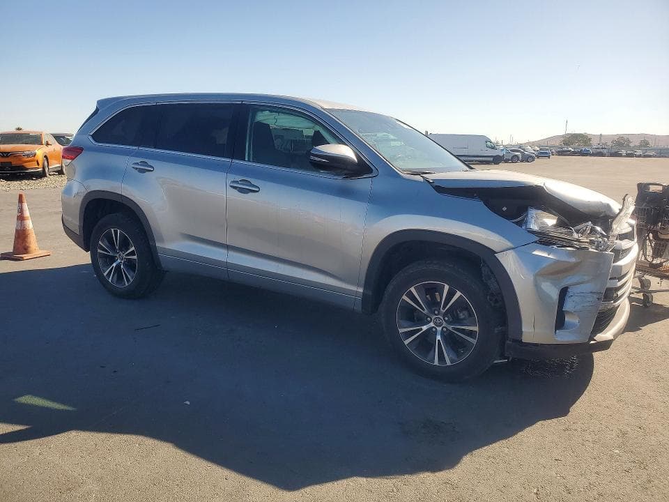 2018 TOYOTA HIGHLANDER LE 4