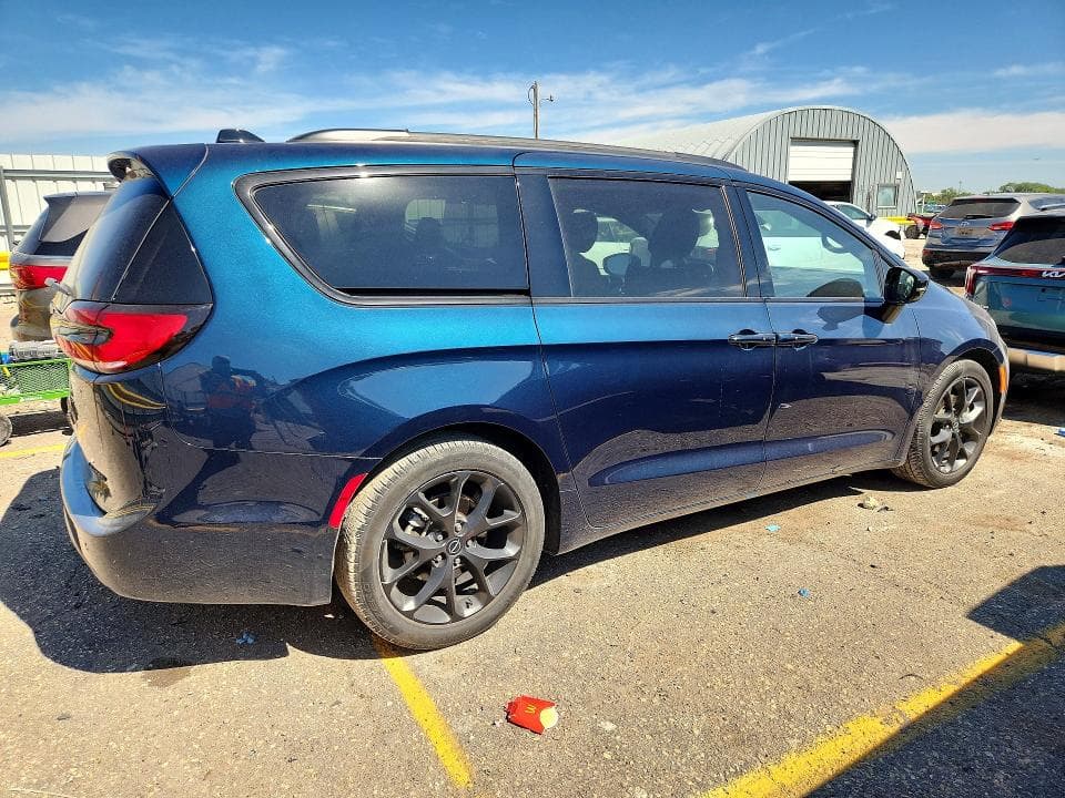 2025 CHRYSLER PACIFICA LIMITED 3