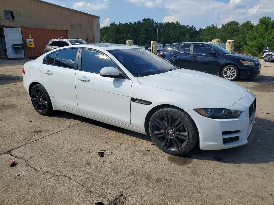 2017 JAGUAR XE PRESTIGE 4