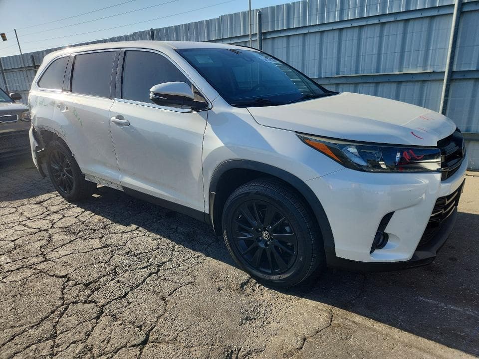 2019 TOYOTA HIGHLANDER SE 4