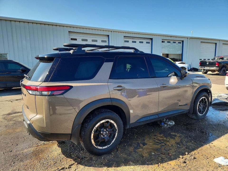 2023 NISSAN PATHFINDER SV 3