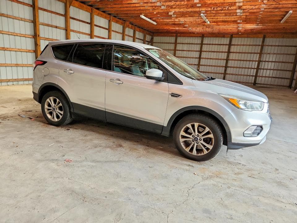 2017 FORD ESCAPE SE 4