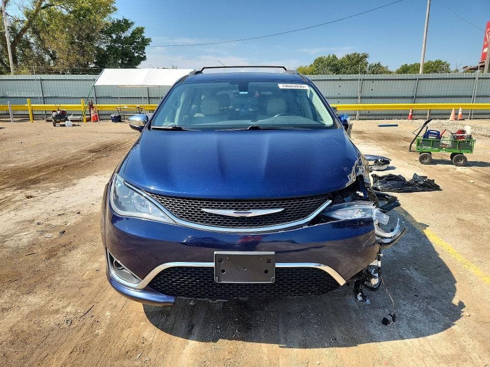 2017 CHRYSLER PACIFICA LIMITED 5