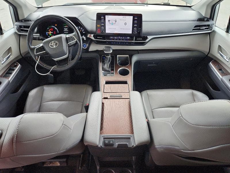 2021 TOYOTA SIENNA XLE 8