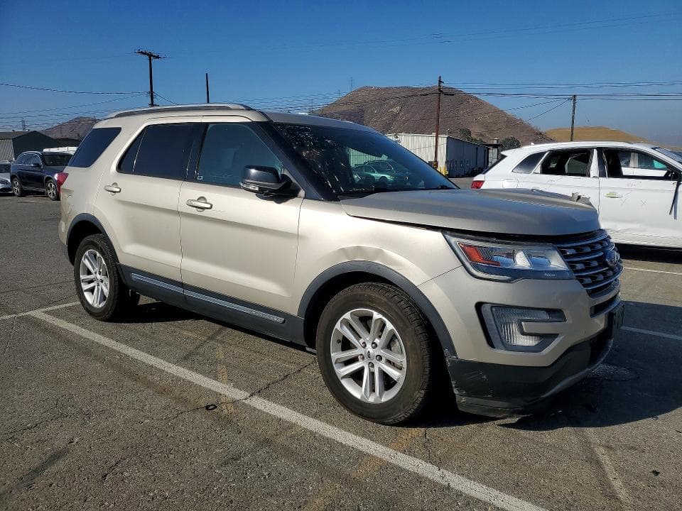 2017 FORD EXPLORER XLT 4