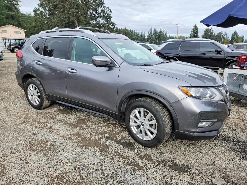 2017 NISSAN ROGUE SV 4