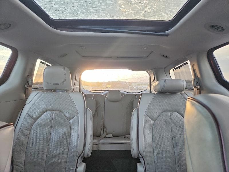 2017 CHRYSLER PACIFICA LIMITED 10