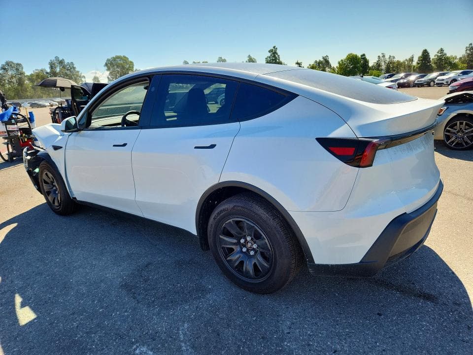 2026 TESLA MODEL Y 2