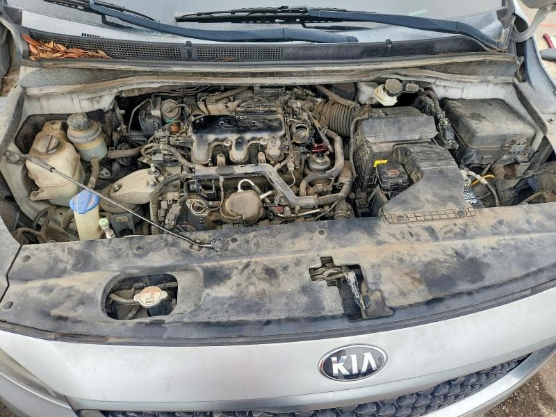 2017 KIA SEDONA LX 12