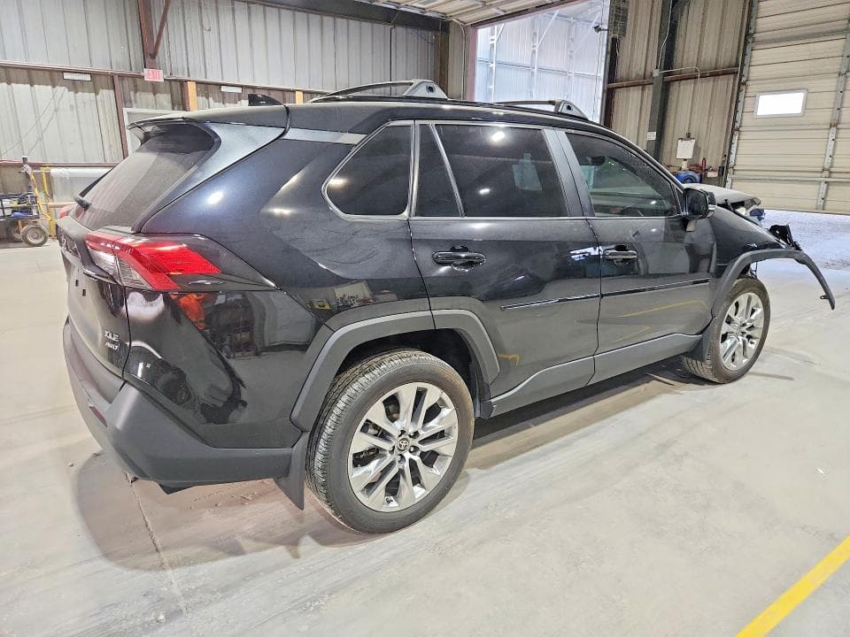 2025 TOYOTA RAV4 XLE PREMIUM 3