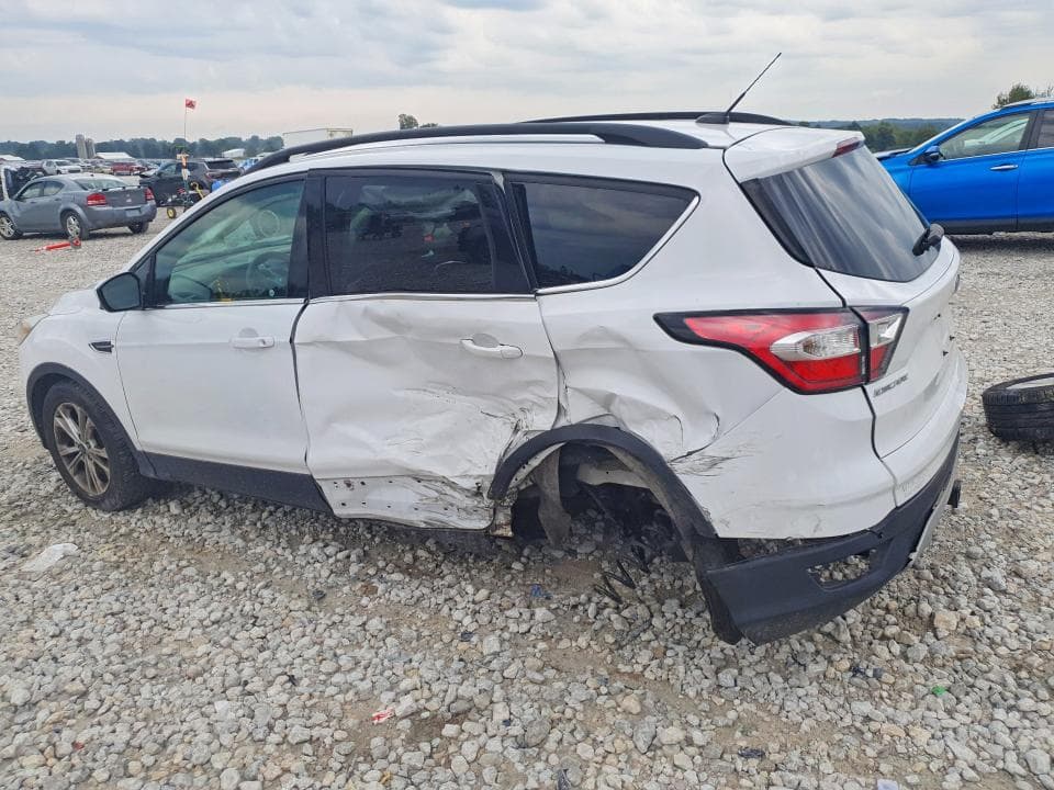 2017 FORD ESCAPE SE 2
