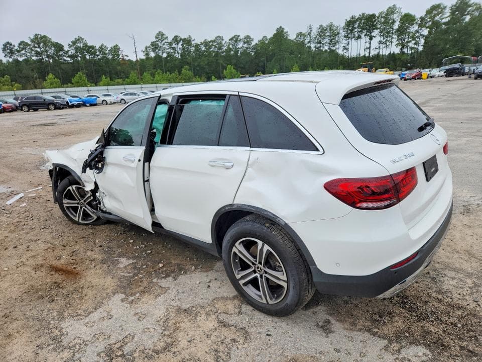 2021 MERCEDES-BENZ GLC 300 2