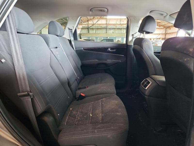 2018 KIA SORENTO LX V6 11