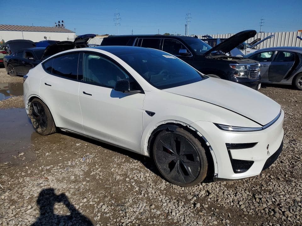 2026 TESLA MODEL Y 4