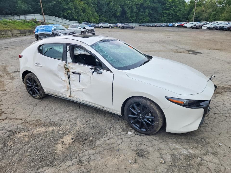 2023 MAZDA 3 PREMIUM 4