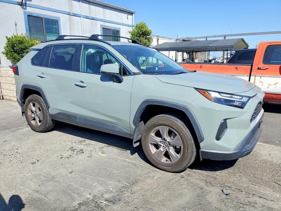 2023 TOYOTA RAV4 XLE 4