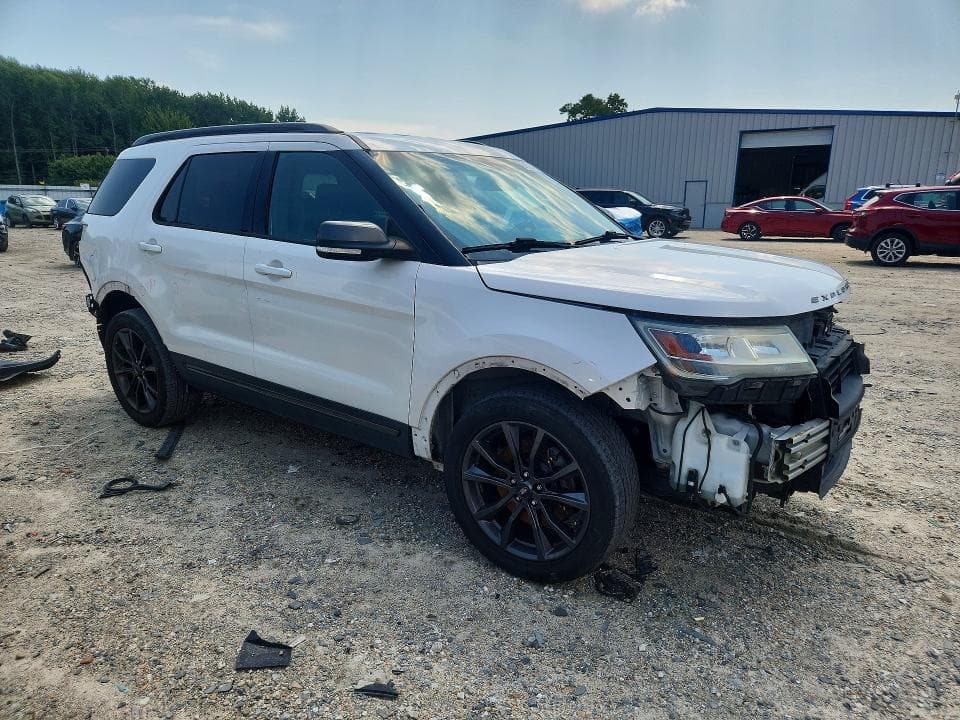 2017 FORD EXPLORER XLT 4