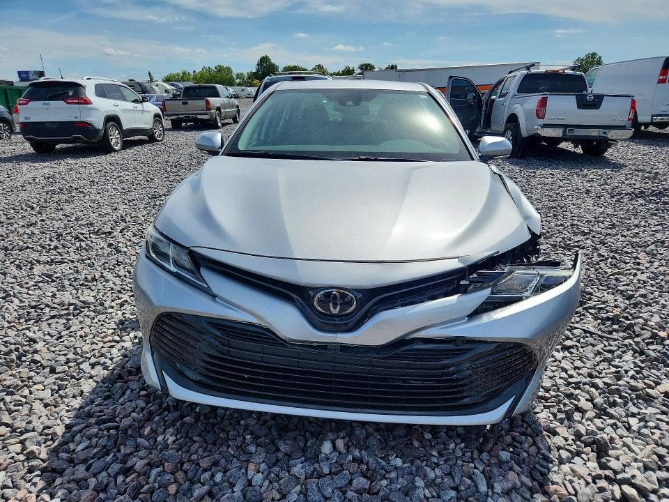 2019 TOYOTA CAMRY LE 5