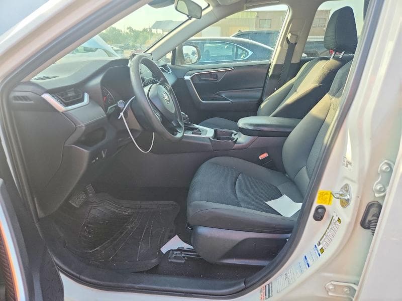 2020 TOYOTA RAV4 LE 7