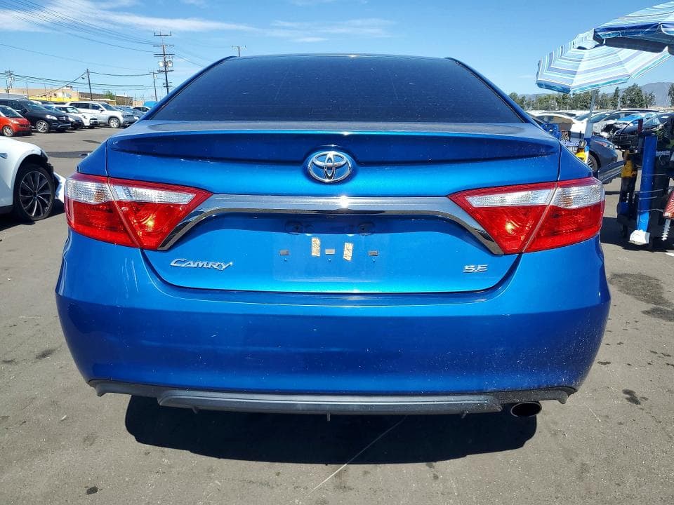 2017 TOYOTA CAMRY SE 6