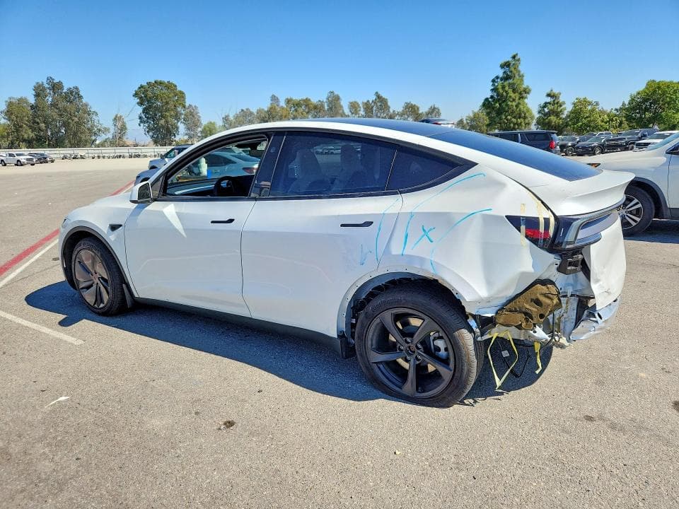 2026 TESLA MODEL Y 2