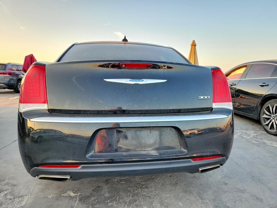 2019 CHRYSLER 300 6