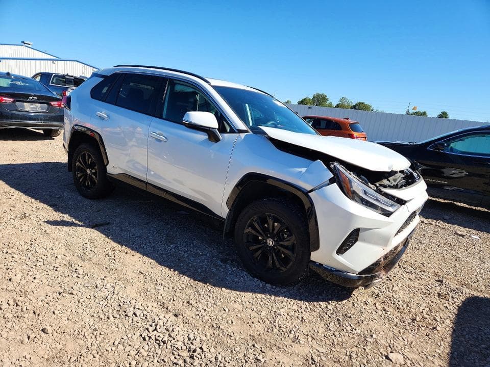 2023 TOYOTA RAV4 SE 4