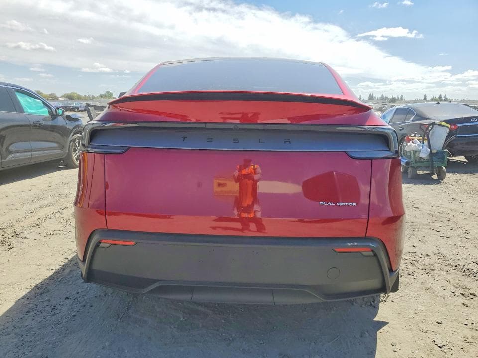 2026 TESLA MODEL Y 6
