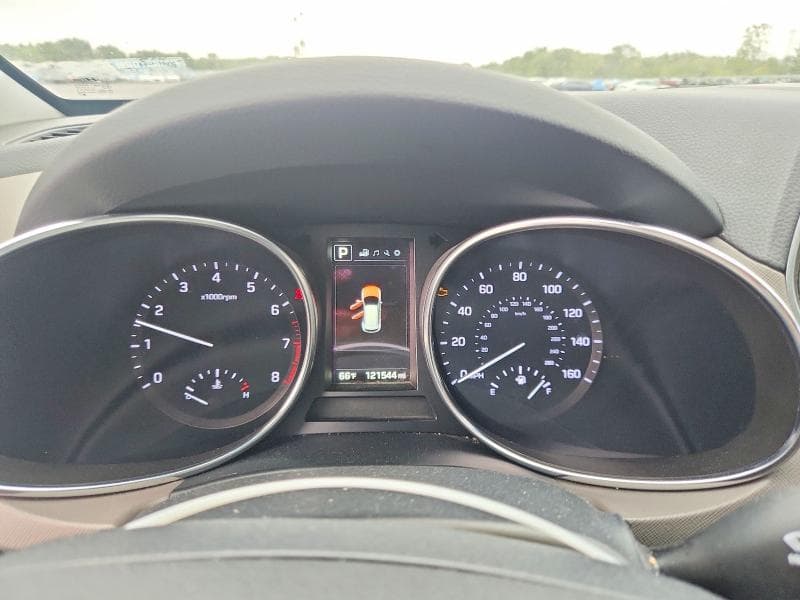 2017 HYUNDAI SANTA FE SE 9